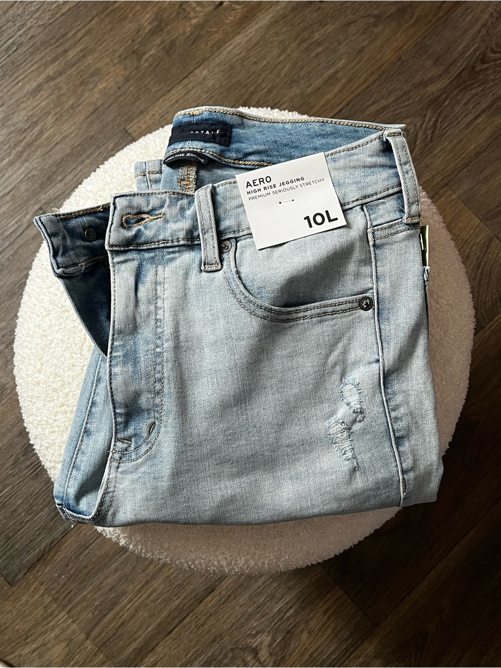 Aeropostale Light Wash "High-rise Jegging" Ripped Skinny Jeans (NWT)